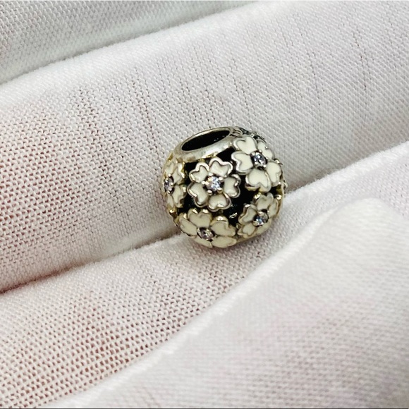 EUC Pandora 791488EN12 Silver Primrose Meadow Openworks Charm w/ White Enamel - Picture 4 of 8